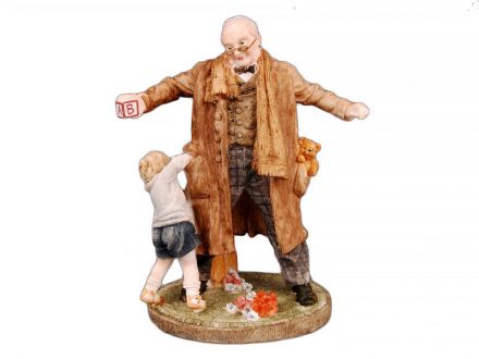 Ціна: Фігурка декоративна Хлопчик з дідусем, 26 см.