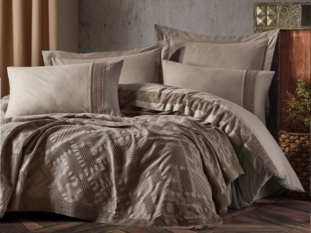 Цена: Комплект постельного белья "Freya" коричневый,ранфорс евро 200x220 см+покрывало 240x260 см+4н.50x70с