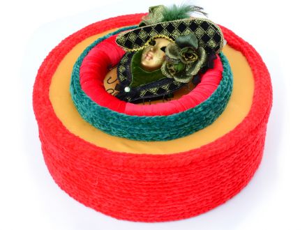 Ціна: Подарункова коробка кругла з маскою зеленою Червоний маскарад